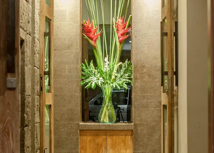 6 Bdr Boutique In Heart Of