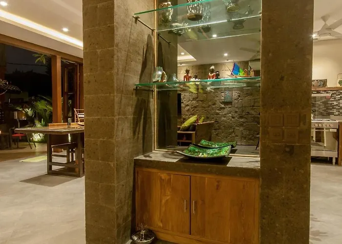 6 Bdr Boutique In Heart Of سمينياك