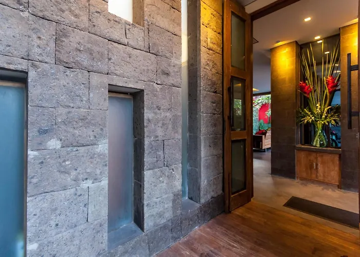 ヴィラ 6 Bdr Boutique In Heart Of *